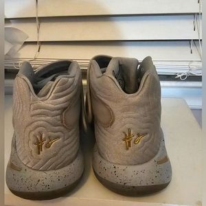 Men's size 9 Nike Kyrie